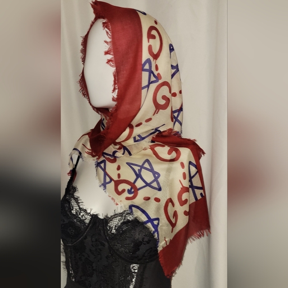 - Gucci long Scarf handmade from Gucci 100%authentic - Picture 13 of 17